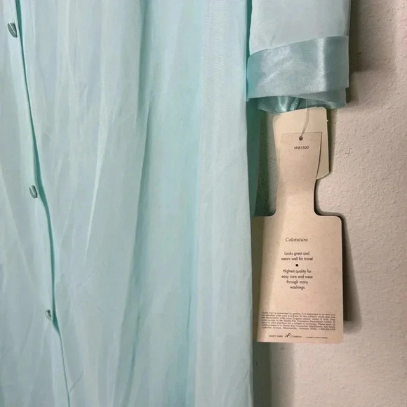 Vanity Fair NWT silky old world vintage blue role size Medium - Picture 4 of 6